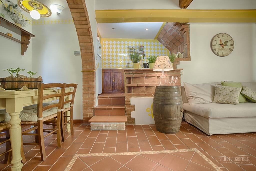 Tognazzi Casa Vacanze - Casa Il Giglio Чертальдо Экстерьер фото
